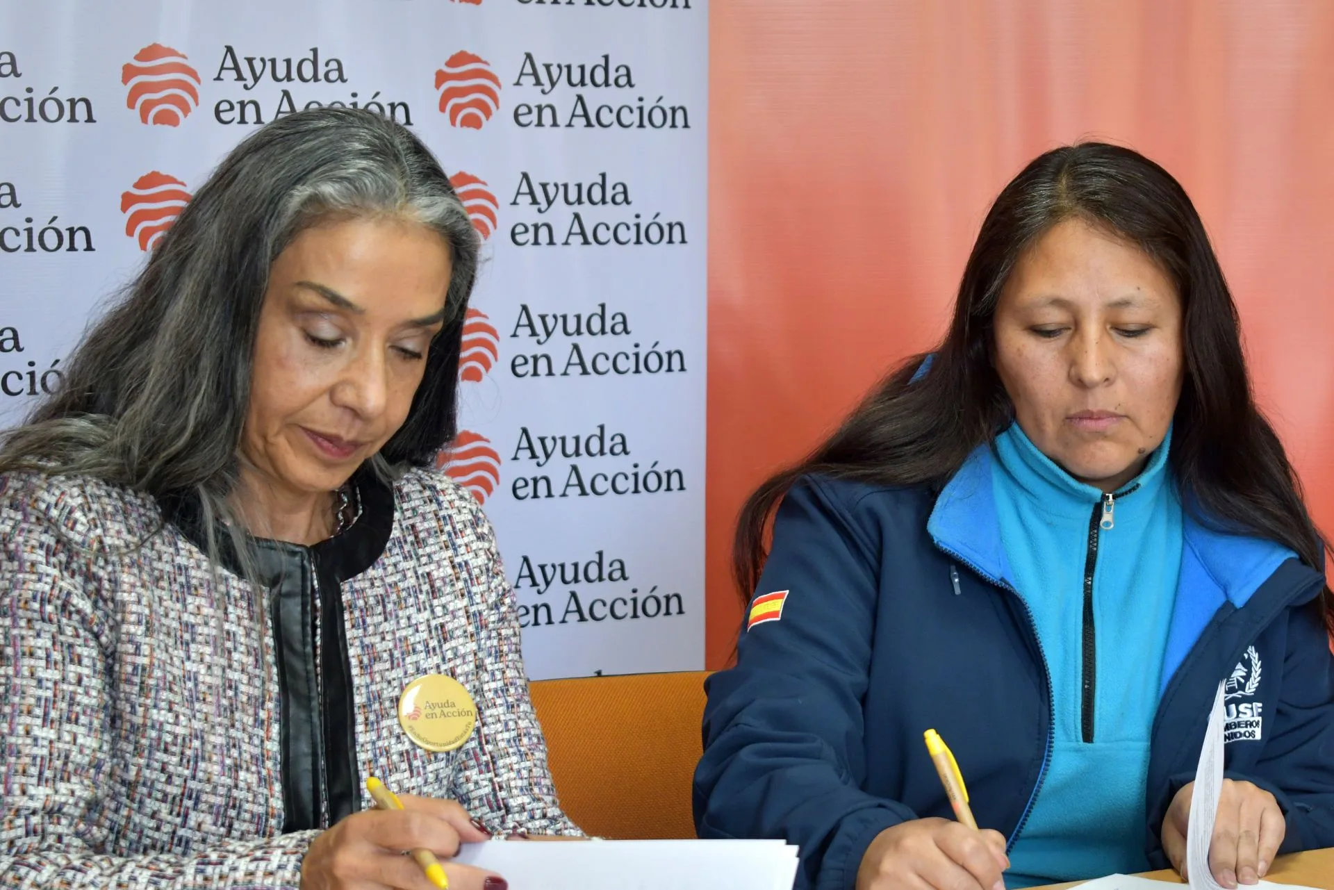 Firma del convenio entre Ayuda en Acción y Bomberos Unidos Sin Fronteras