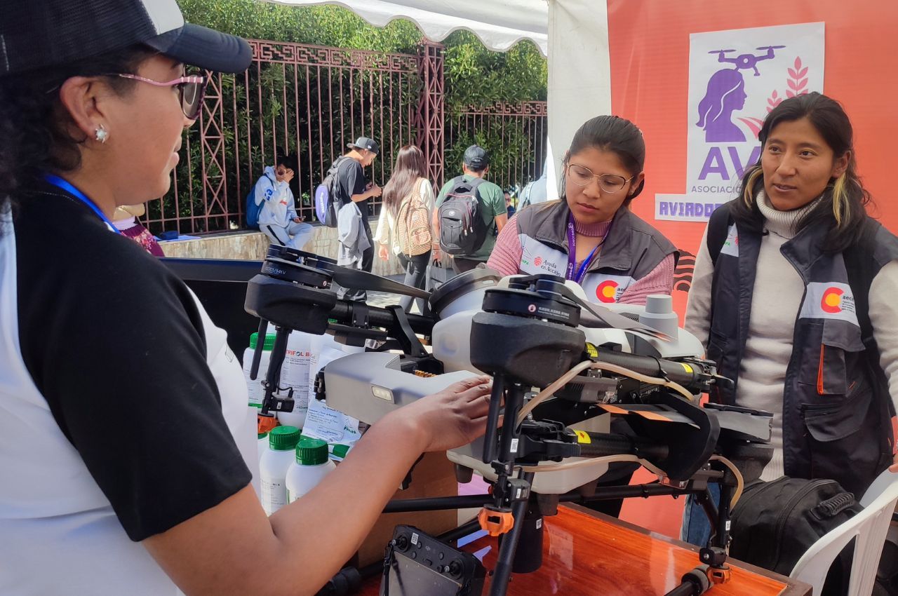 Pilotas de dron en feria