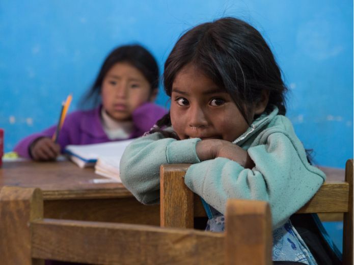 Niña de Bolivia en escuela