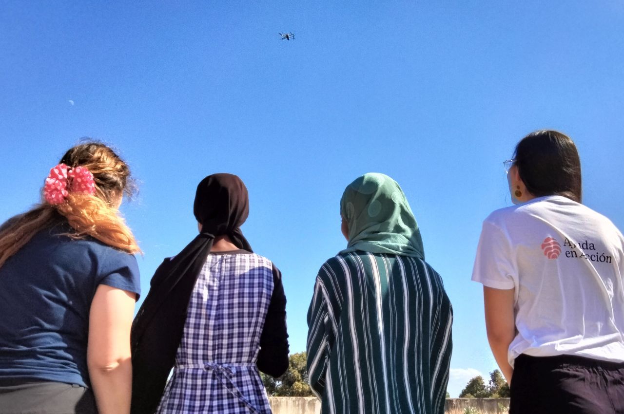 Formación de pilotaje de dron en Mozambique