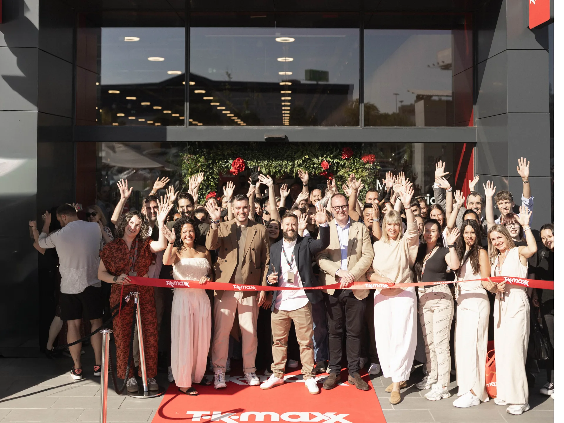Ayuda en Acción y TK Maxx se alían para impulsar el futuro de la juventud en situación de vulnerabilidad en España