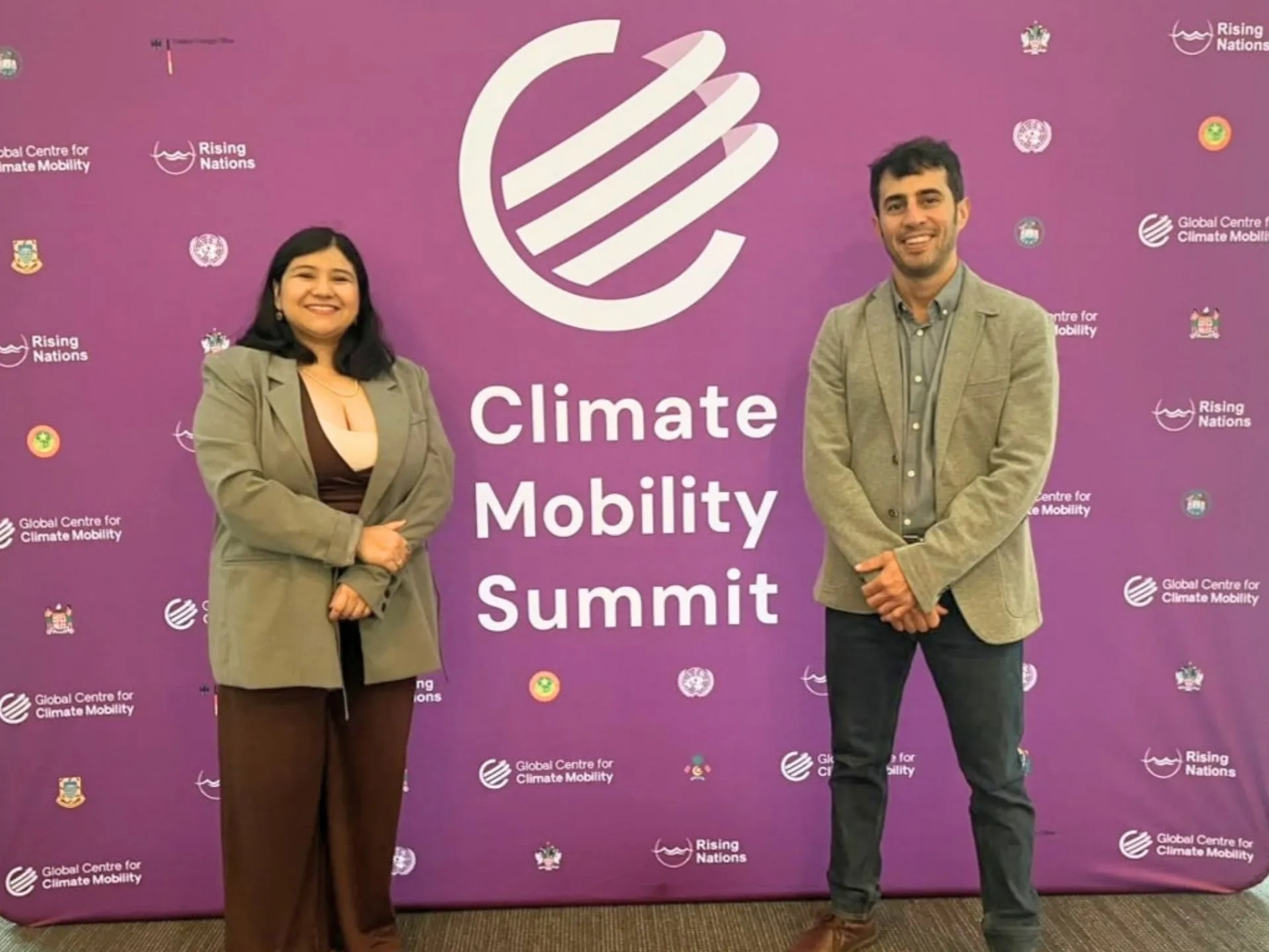 Ivanna Herrán y Pablo Uribe, representantes de Ayuda en Acción en la Climate Mobility Summit 2026.